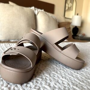 Crocs Brooklyn Buckle Sandals